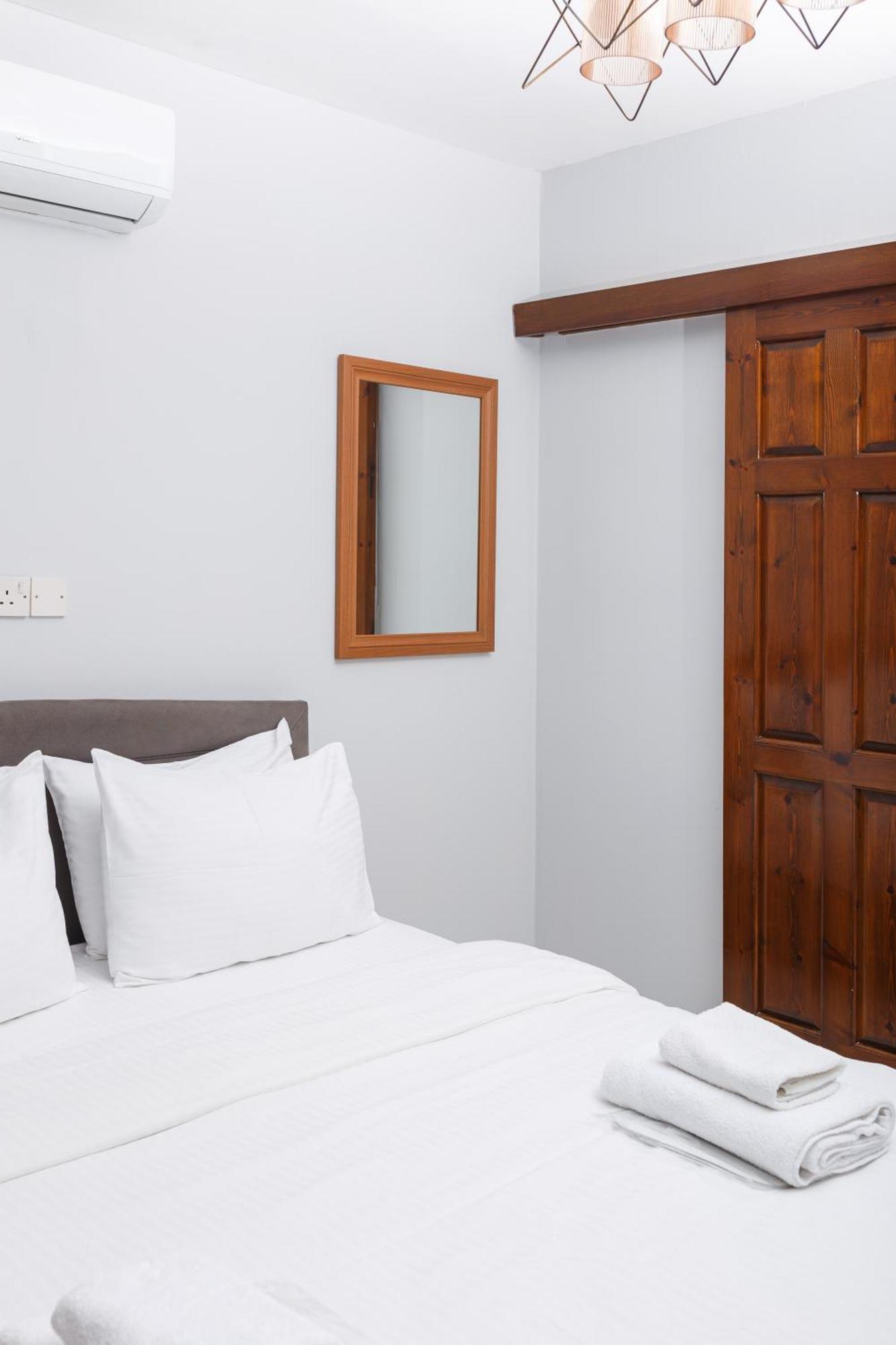 Homelike Guest House Cirénia Quarto foto