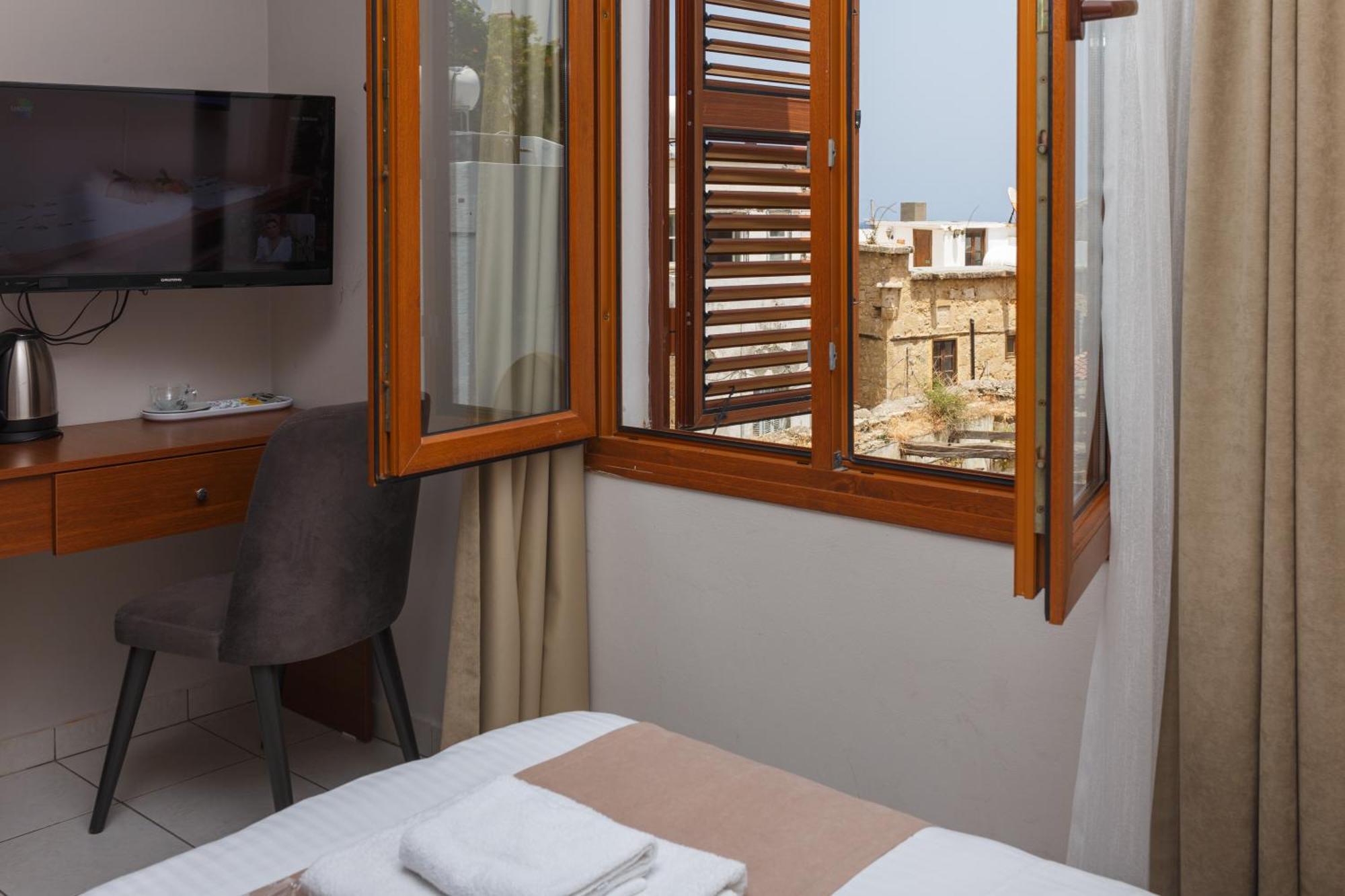 Homelike Guest House Cirénia Quarto foto